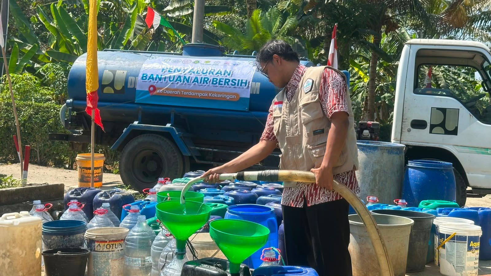 Lazis An-naba Distribusikan 4.000 Liter Air untuk Warga Desa Bojong kecamatan Kawunganten Cilacap
