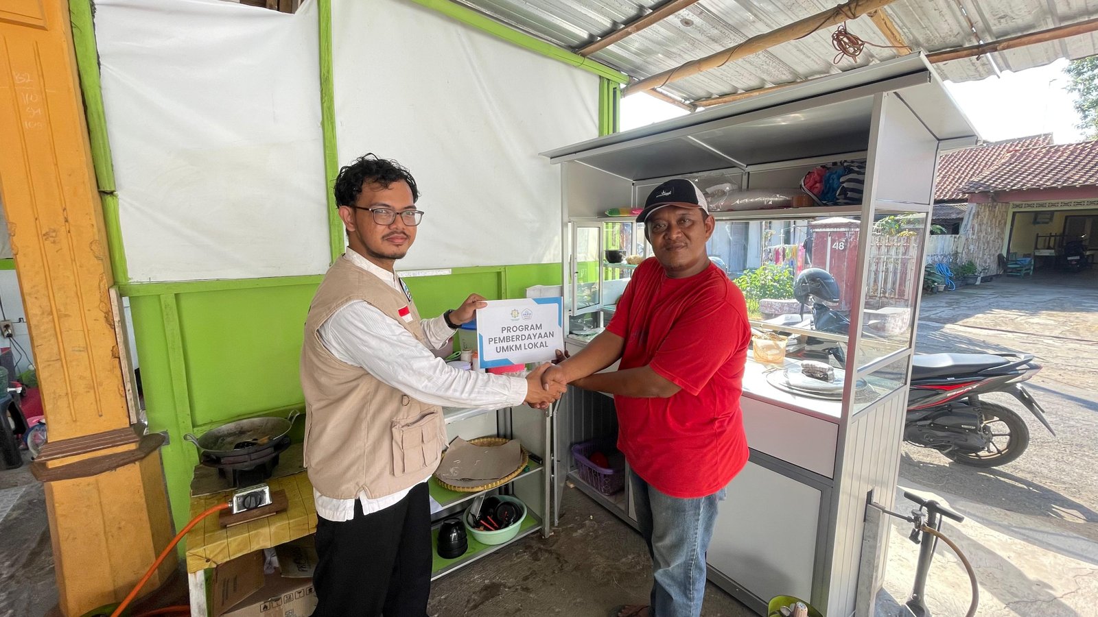 Sempat Gulung Tikar, Pedagang Mie Ayam di Donan Kembali Bangkit Lewat Program Zakat Produktif LAZIS An Naba
